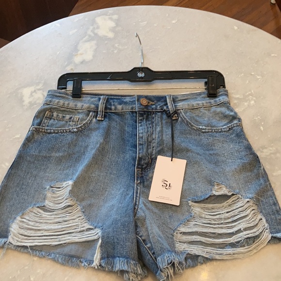 NWT Sincerely Jules high rise denim shorts - Picture 4 of 5